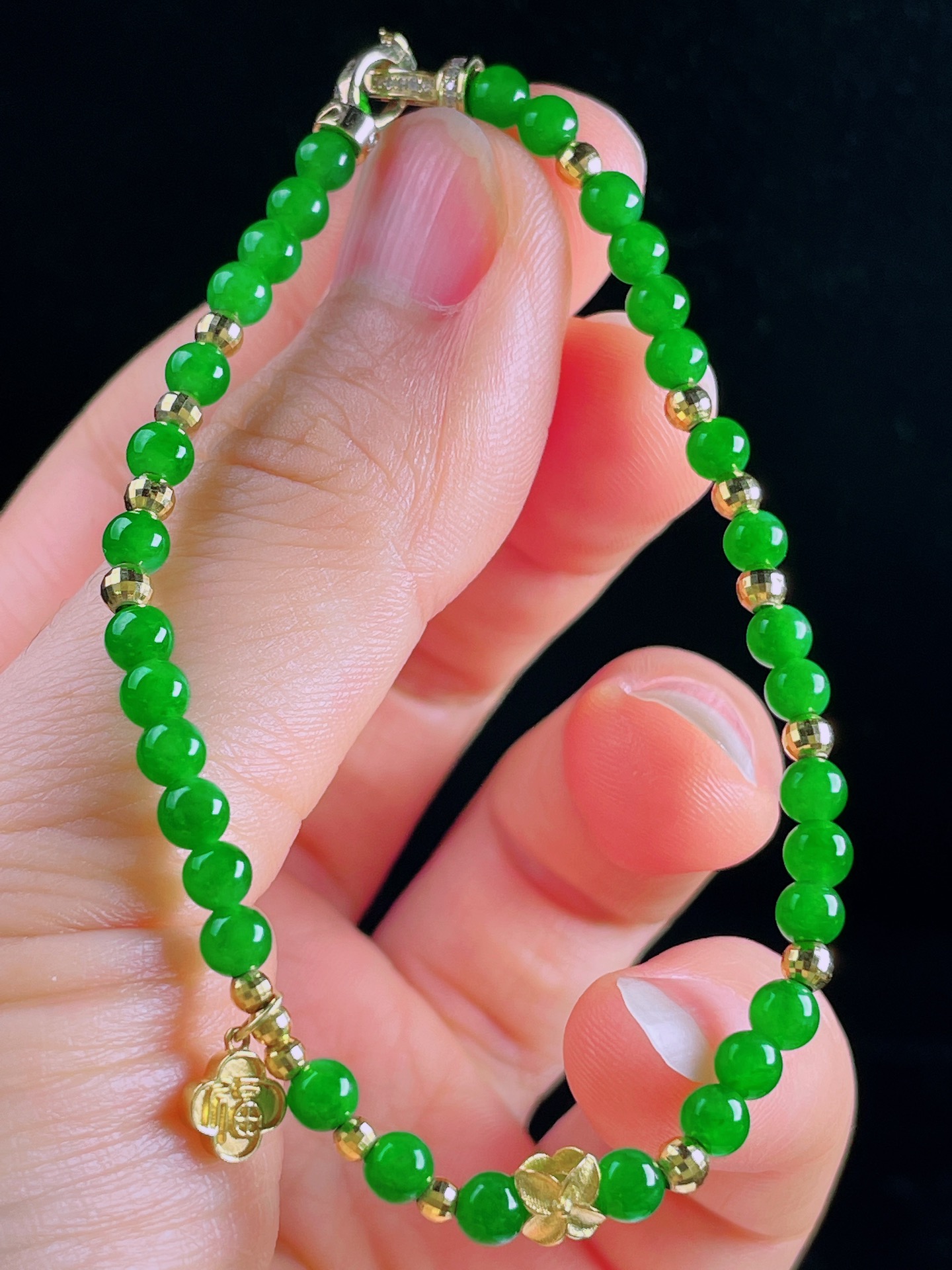 ️辣绿手串，老种起光，细底通透，尺寸：4mm0420