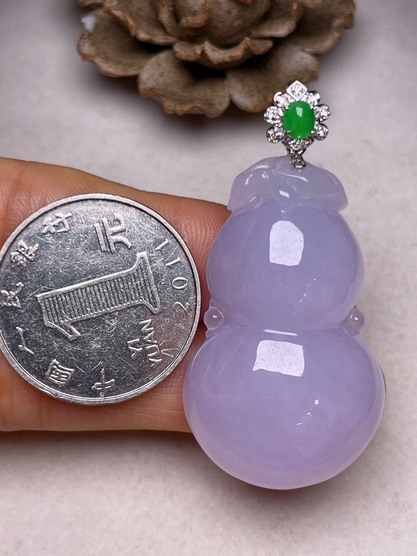 18K金镶大葫芦，冰糯种满紫，无裂，一手货源裸石尺寸40.2/24.2/11.9、整体长47.9