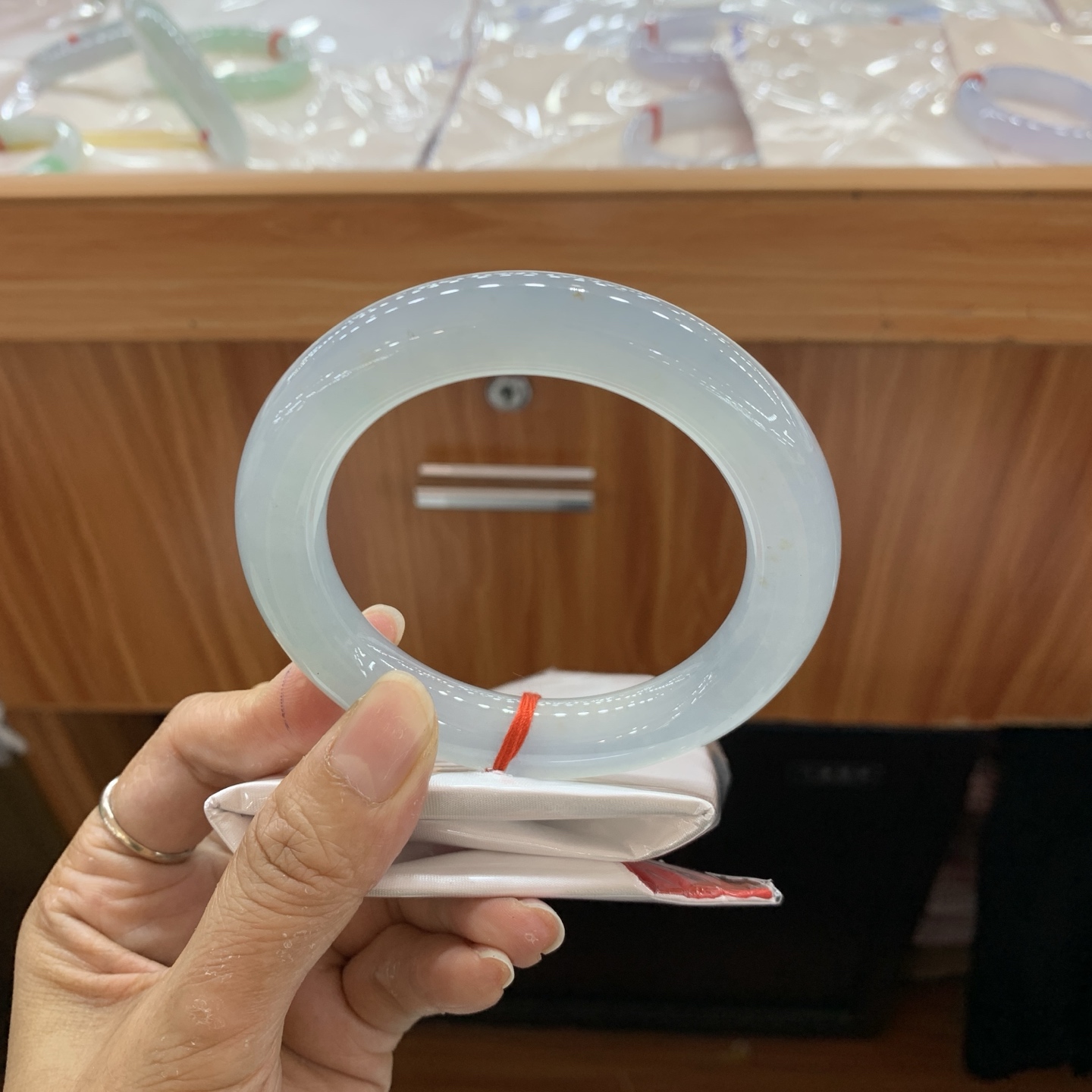 042040CZ冰胶蓝大圈口圆条翡翠手镯60-12.2-12.4