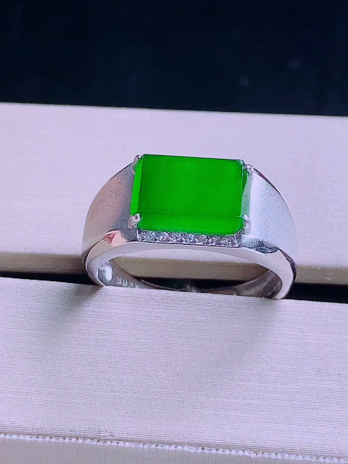 925银马鞍戒指，无裂，尺寸裸石10.5/7.4/3.8编号15u9