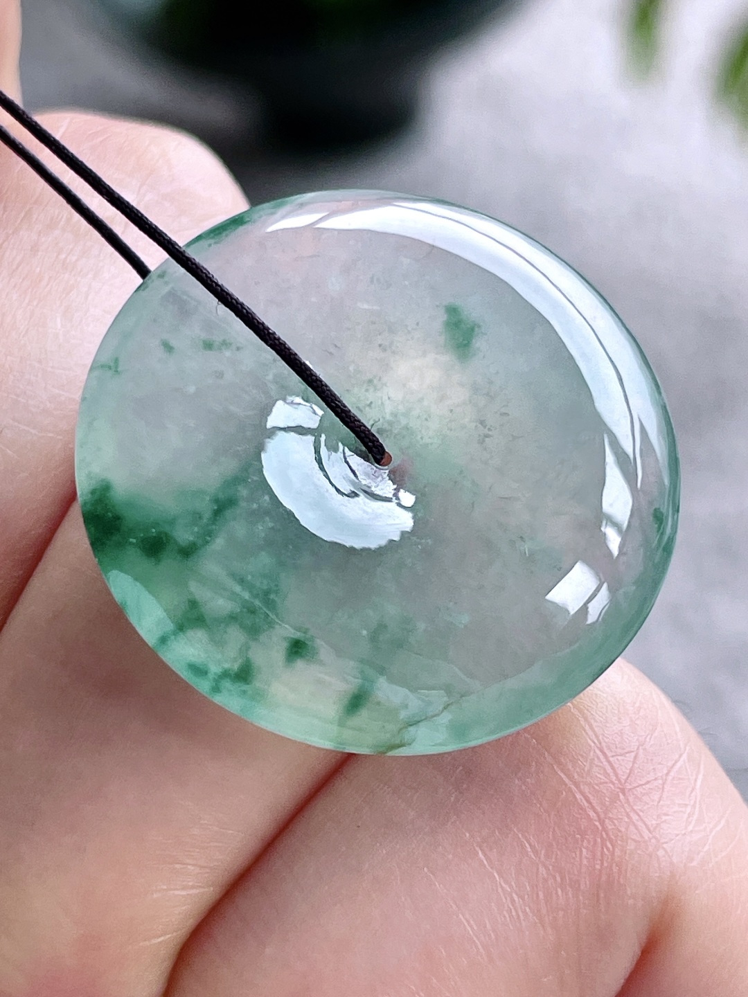 【裸石】冰种飘花平安扣吊坠【说明】缅甸 无裂 性比高  【尺寸】26.6-5【重量】7.1克