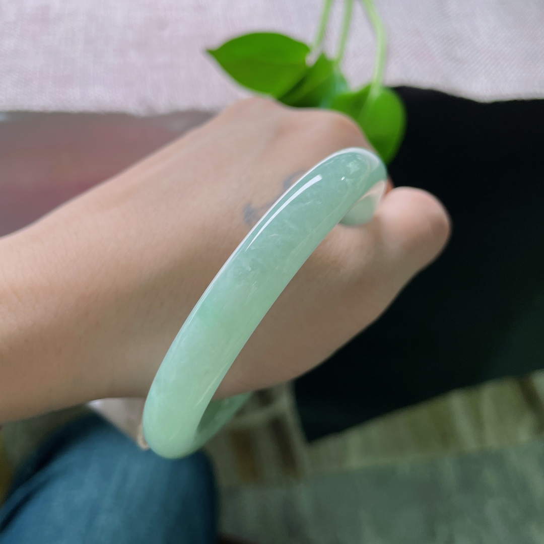 55.2/9.9果绿圆条，水润，细腻，青春年华，无裂，ss48979a