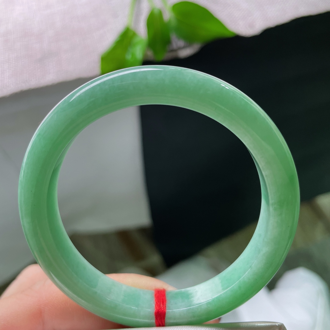 53.7/10.1/7.9绿底正圈，水润细腻，清新简约大方，无裂，ss50819a