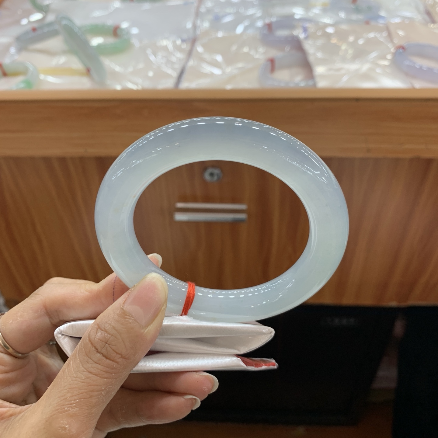 042040CZ冰胶蓝大圈口圆条翡翠手镯60-12.2-12.4