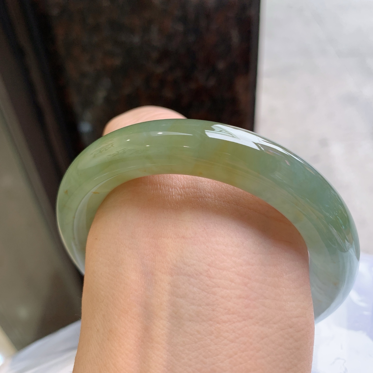 圆条冰黄翡 无裂 尺寸：60/12.8/12.4 大圈口