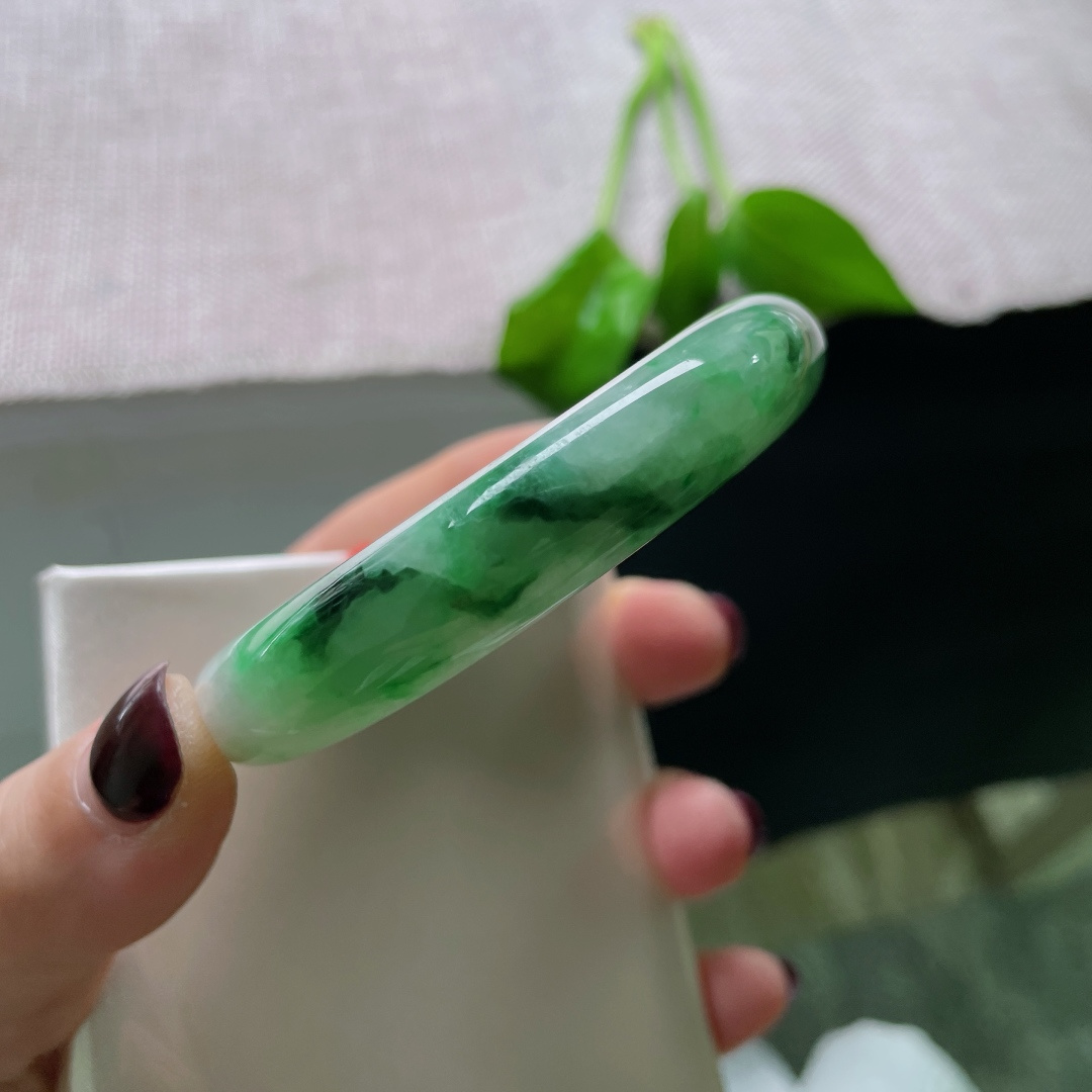 56.3/11.8/8.3飘绿正圈，水润，翠色伊人，沉稳贵气，皮纹，无裂，ss51399a