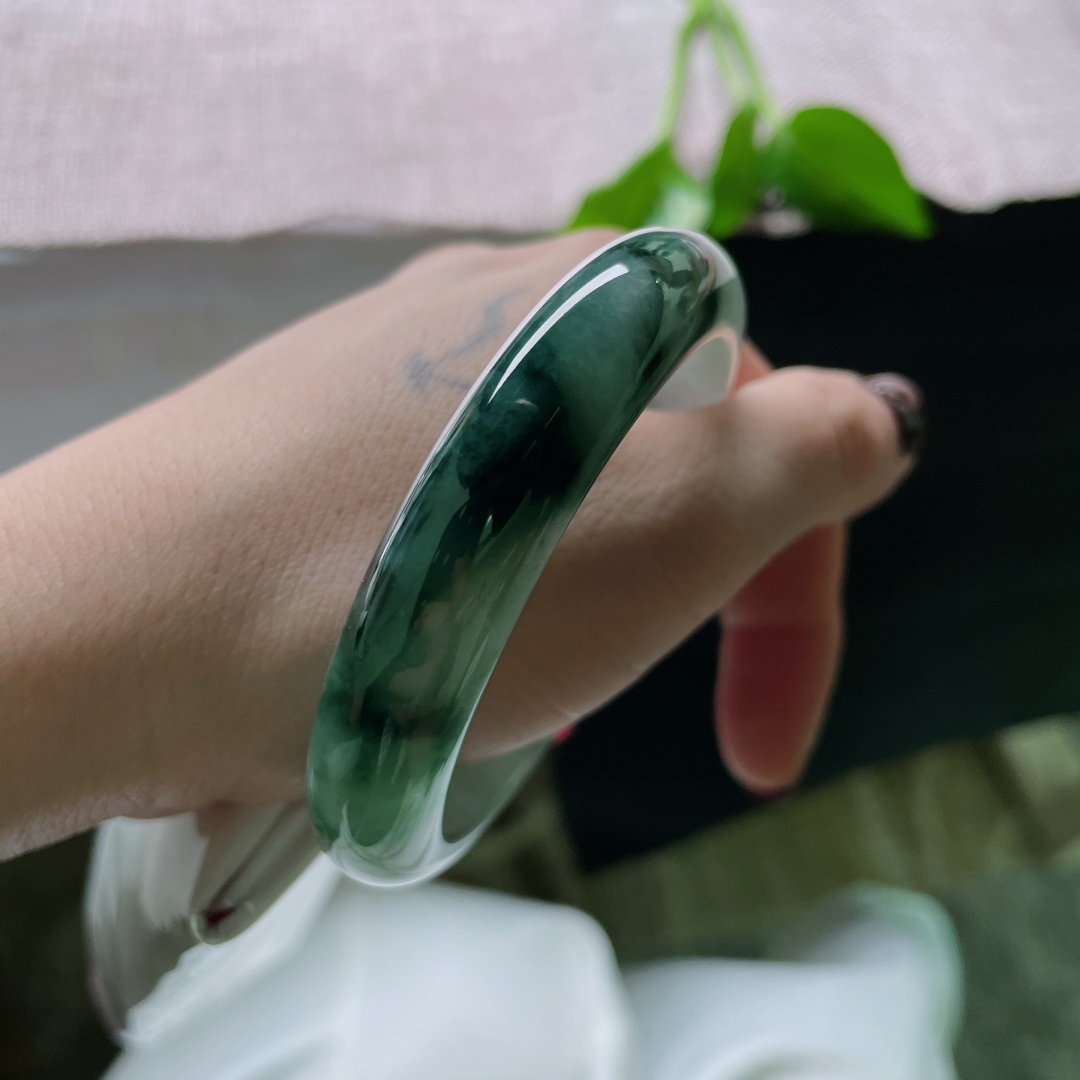 55.5/12.2/8.3飘花正圈，水润细腻，半山水有相逢，贵气，无裂，ss51358a