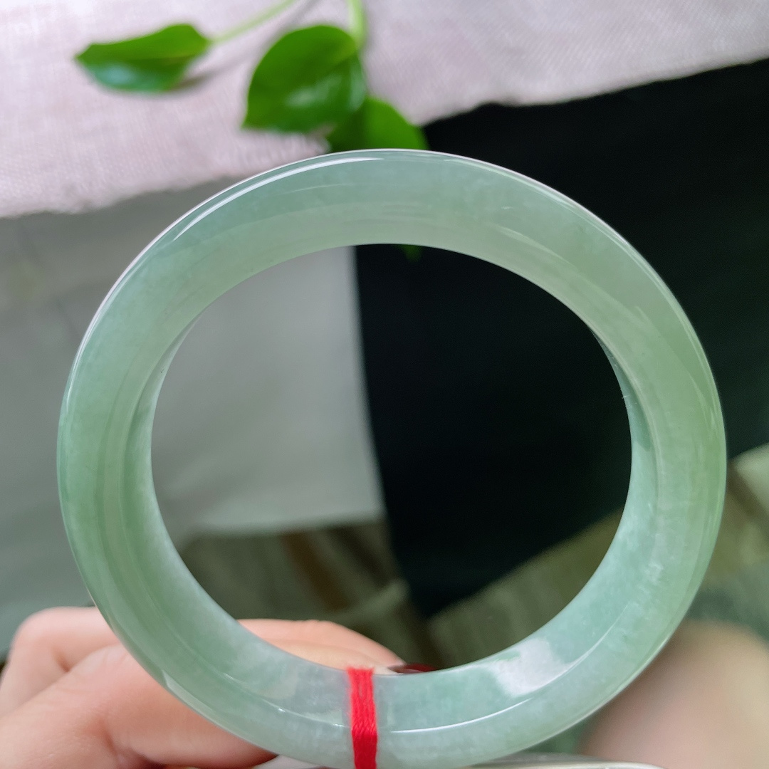 57.6/12.2/8.6蓝底正圈，水润细腻，清雅苑苑，贵气，佩戴温婉，无裂，ss49172a