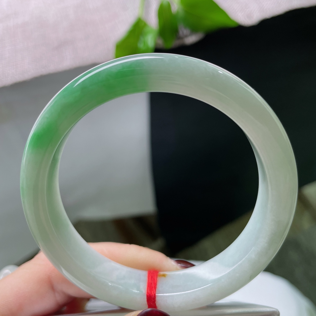 56.2/12.3/8.5飘绿正圈，水润，细腻，阳似春水初生，婉间风华，有棉线、有纹，ss51416