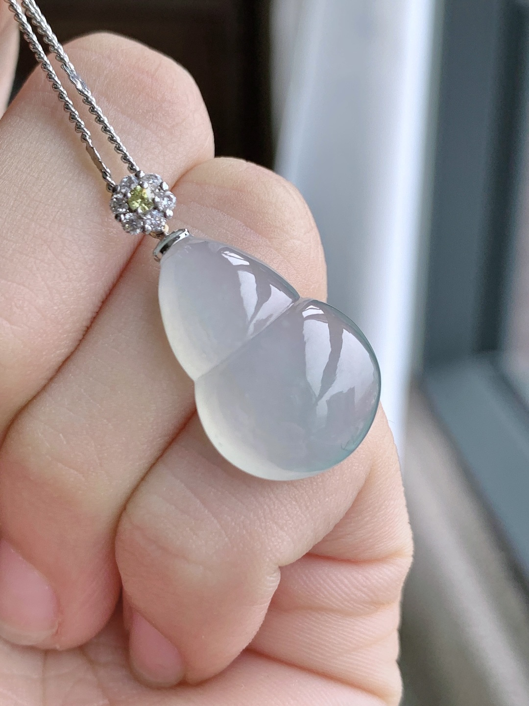 【镶嵌】葫芦吊坠【说明】缅甸 18k金镶嵌 性比高  【整体】27.7【裸石】20.7-14.4-6.4【重量】3.7克