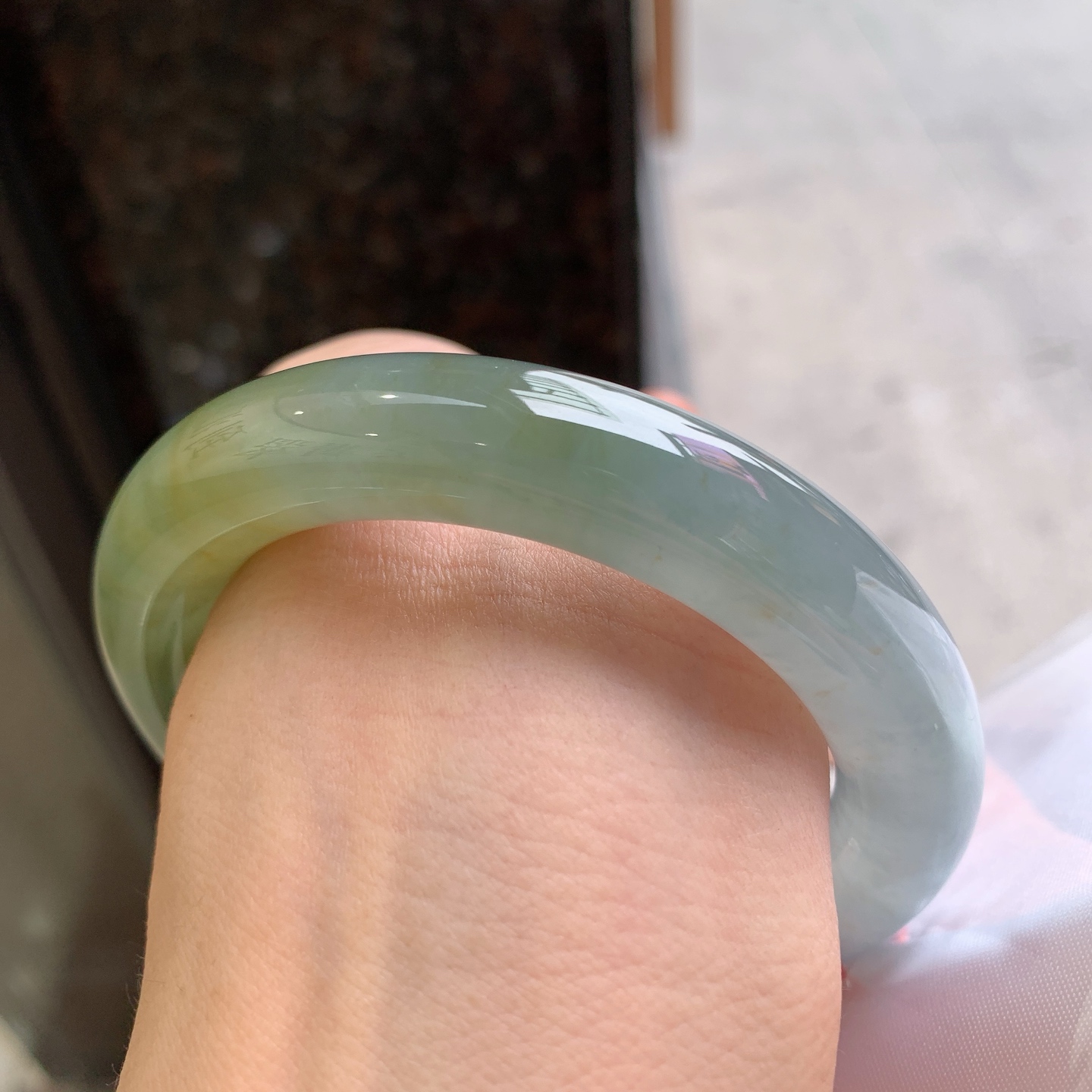 圆条冰黄翡 无裂 尺寸：60/12.8/12.4 大圈口