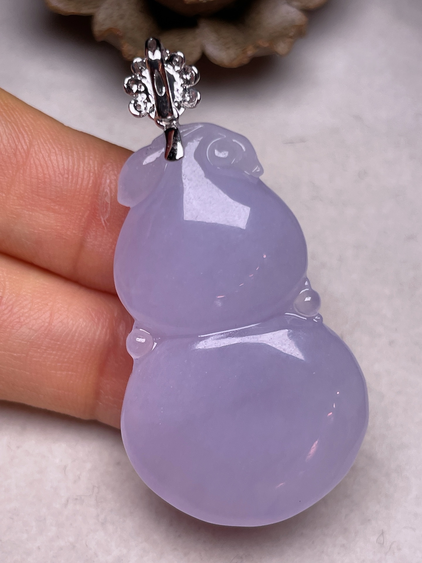 18K金镶大葫芦，冰糯种满紫，无裂，一手货源裸石尺寸40.2/24.2/11.9、整体长47.9