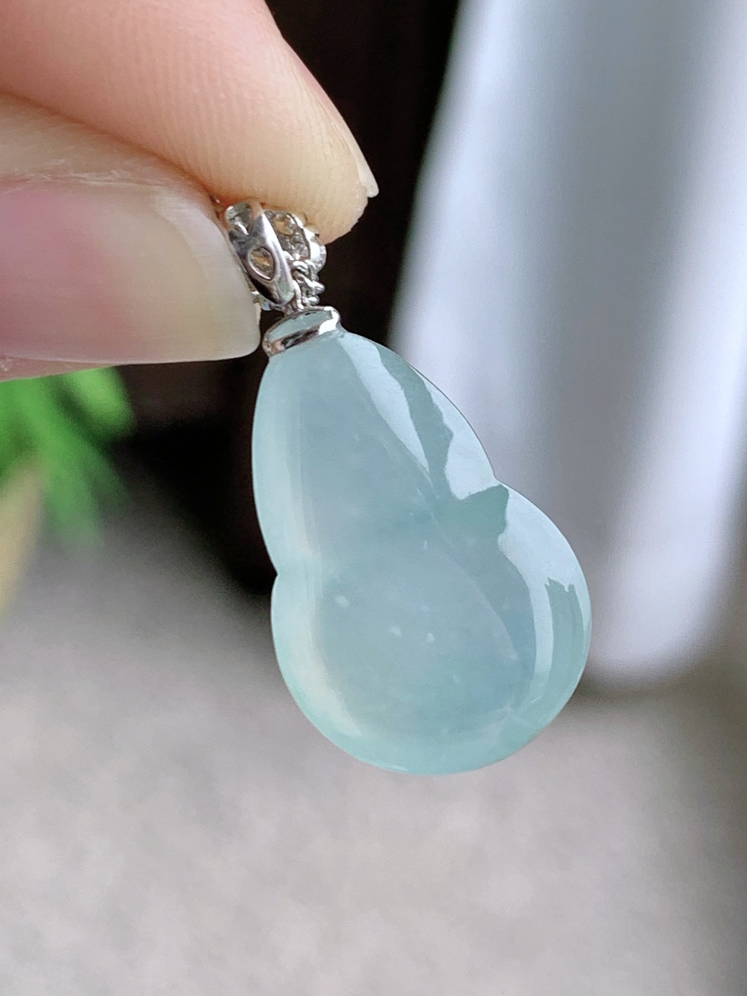 【镶嵌】葫芦吊坠【说明】缅甸 18k金镶嵌 性比高  【整体】27.7【裸石】20.7-14.4-6.4【重量】3.7克