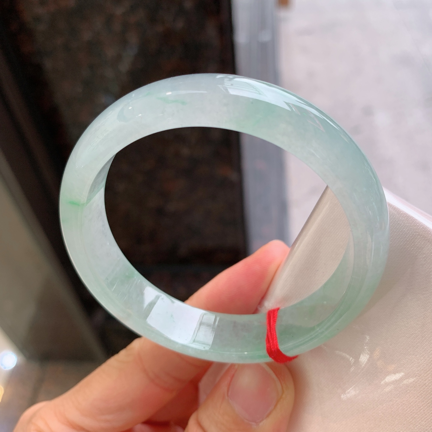 正圈冰种飘花 有颗美人痣 尺寸：56/13.2/7.2 冰润