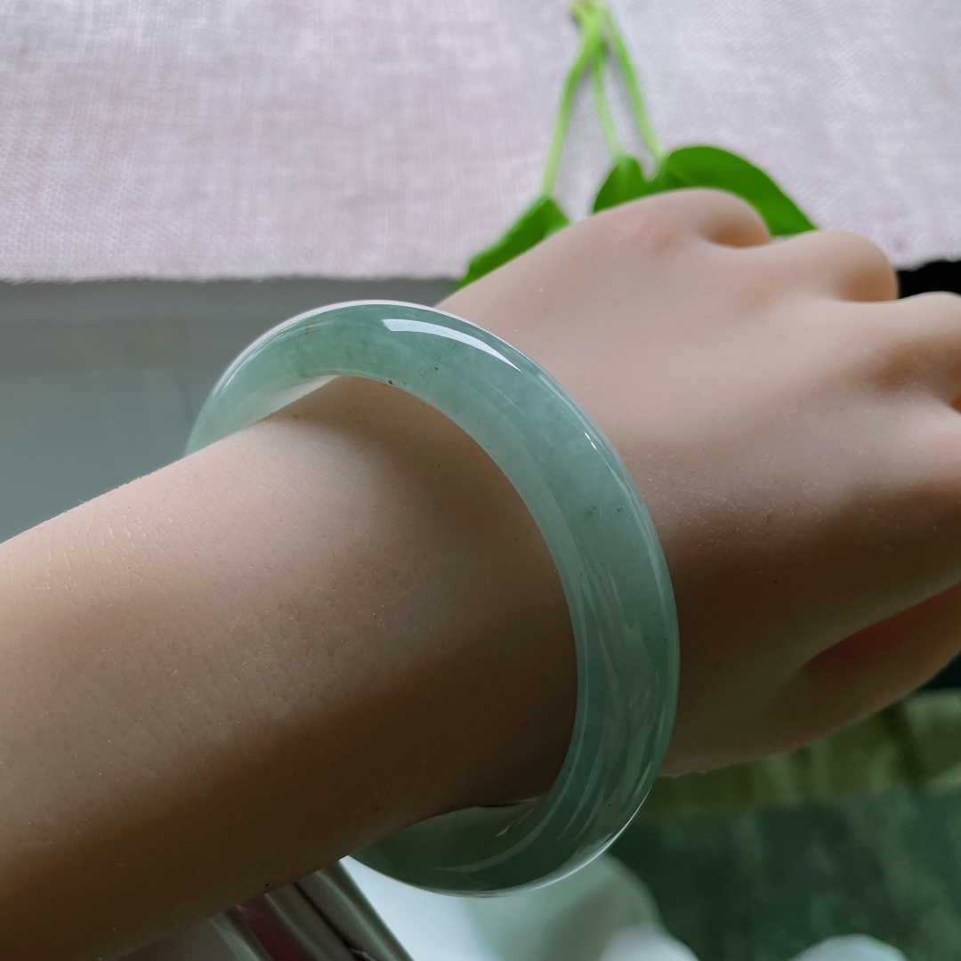 58.6/12.7/8蓝底正圈，水润细腻。悠悠岁月，温婉，乌鸡，无裂。ss51119a