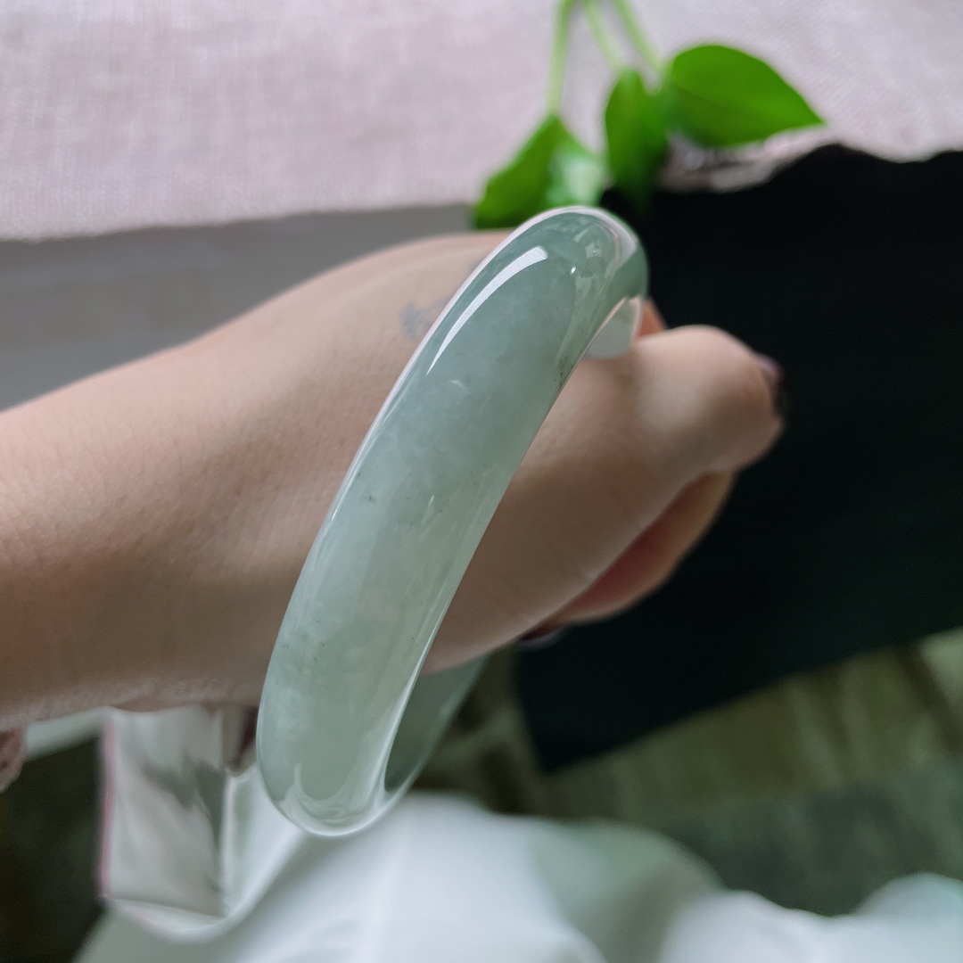 58.6/12.7/8蓝底正圈，水润细腻。悠悠岁月，温婉，乌鸡，无裂。ss51119a