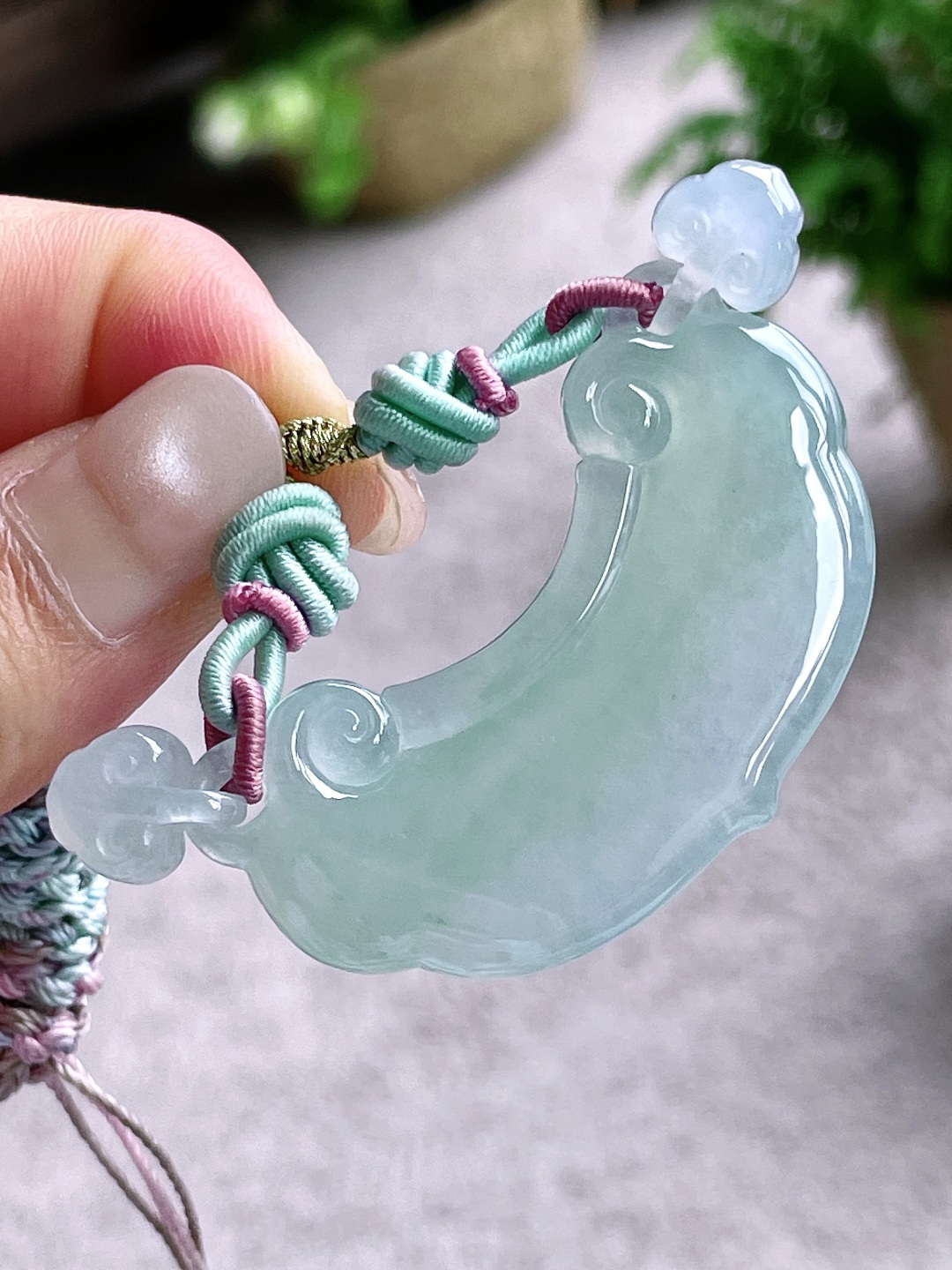 【裸石】冰晴水平安锁吊坠【说明】缅甸 无裂 性比高  【尺寸】50.5-28-5.4【重量】20克