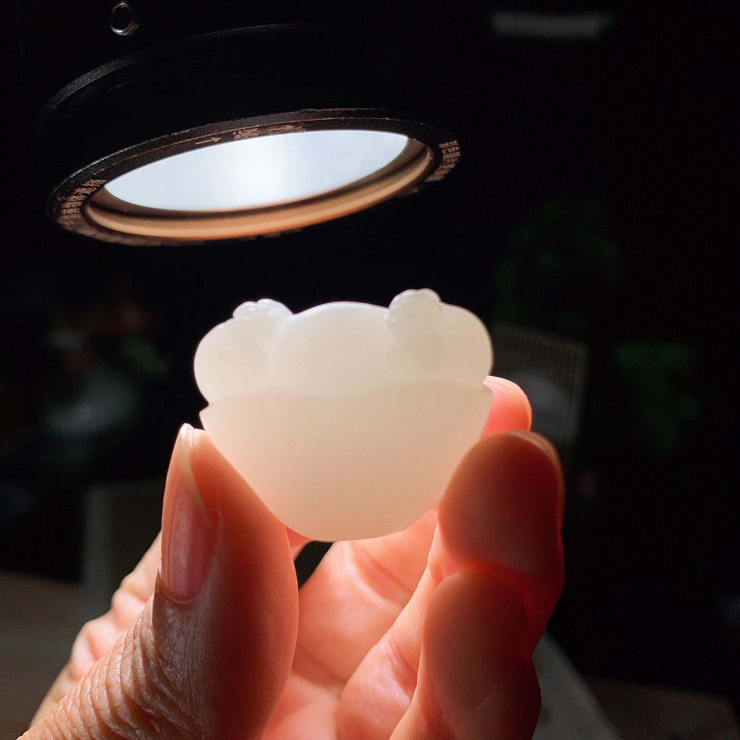 新疆和田玉羊脂白玉福猪挂件 尺寸28/12/22重13.5克！玉质细腻油润 底色纯净 脂粉好，品质好。lt260420