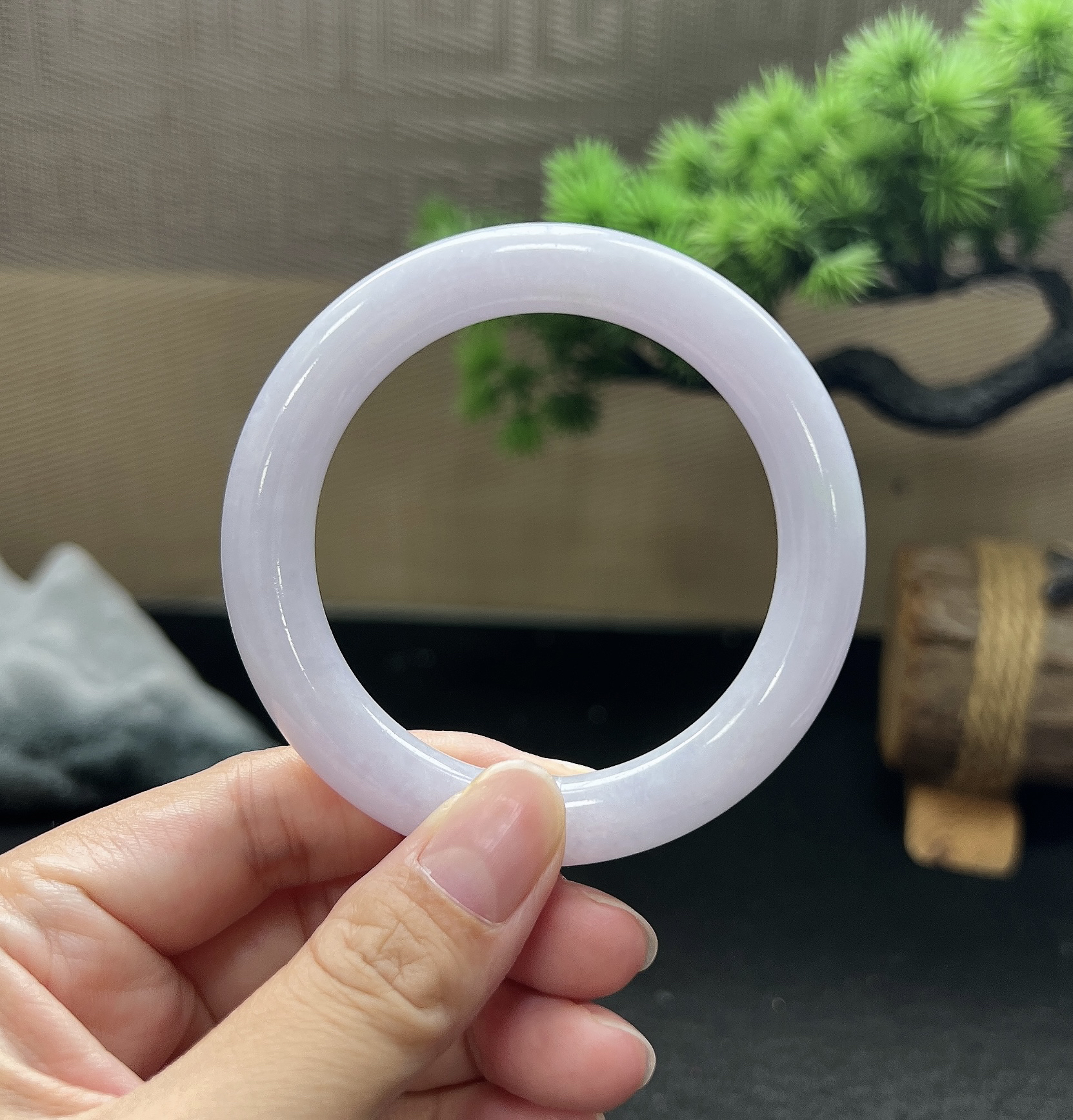 53圈口圆条紫罗兰，见光不失色，底妆胶润细腻~