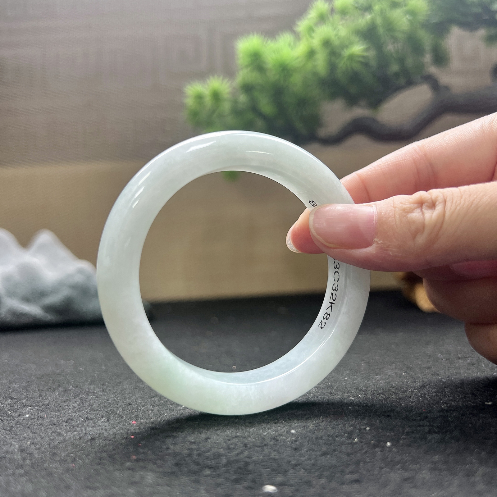 53圈口宽版正圈白月光手镯