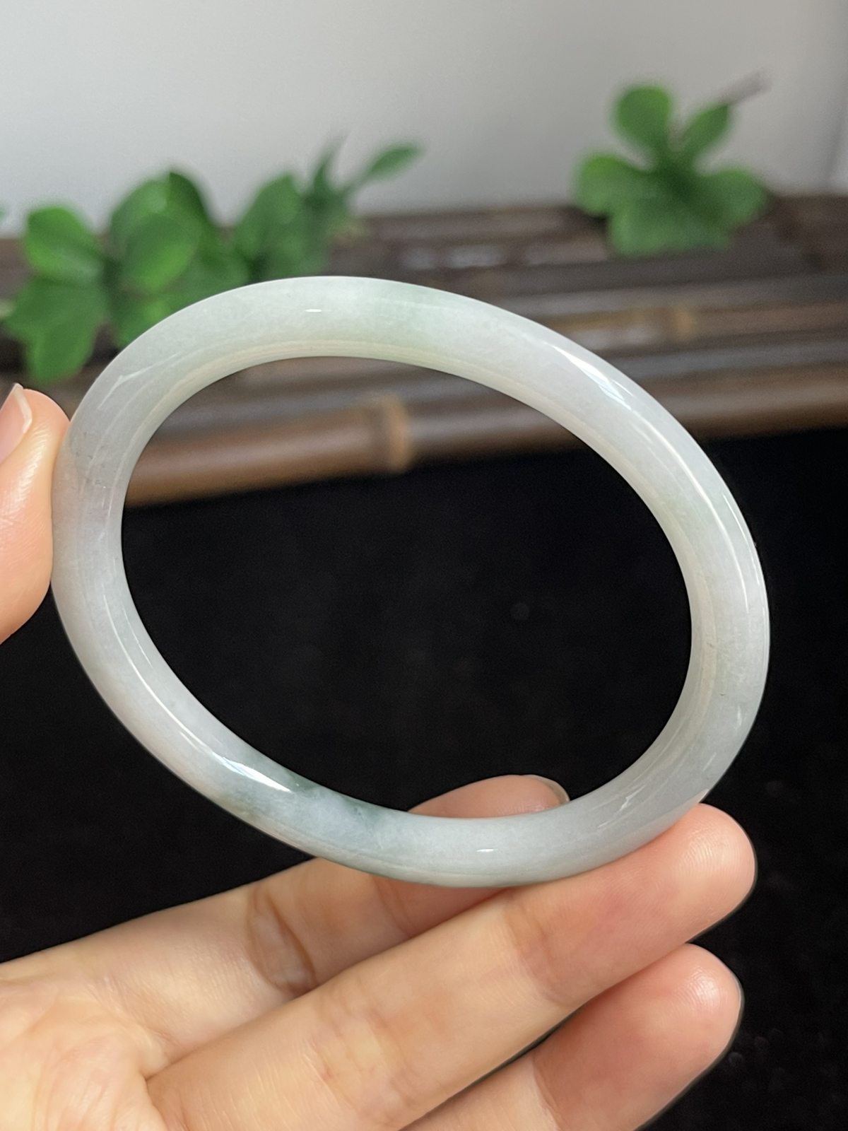 贵妃镯56圈口，翡翠手镯