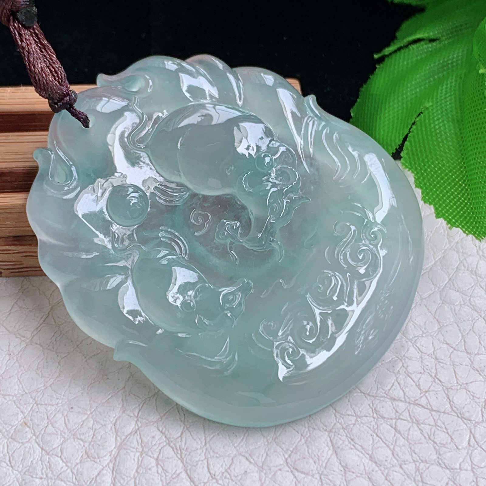 Bg实拍50*42*5.5缅甸翡翠冰种睛水扭转乾坤吊坠生肖牛玉坠