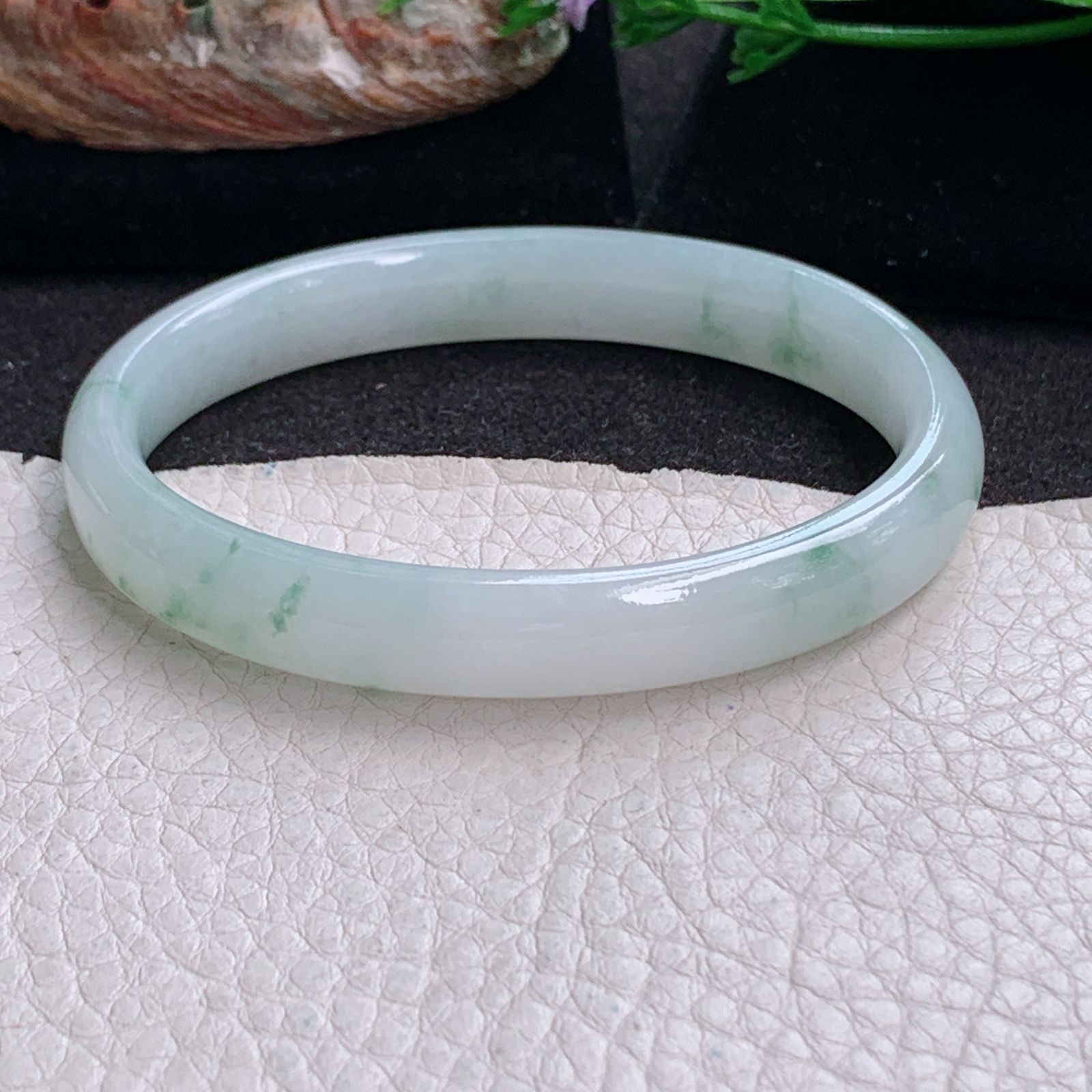 jm实拍558*48.5*10*6.8贵妃镯 天然缅甸翡翠a货冰飘花秀气蛋形玉镯