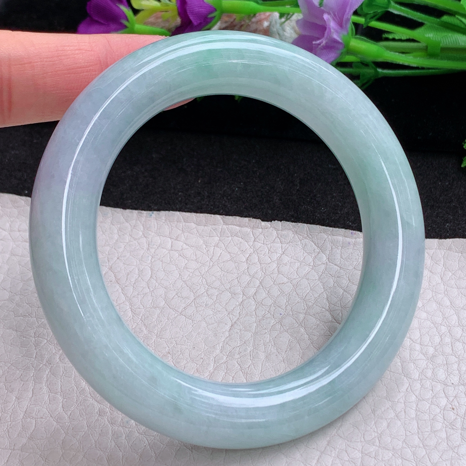 z实拍58*12.5胖圆镯 天然缅甸翡翠a货手镯淡春带彩圆条玉镯子