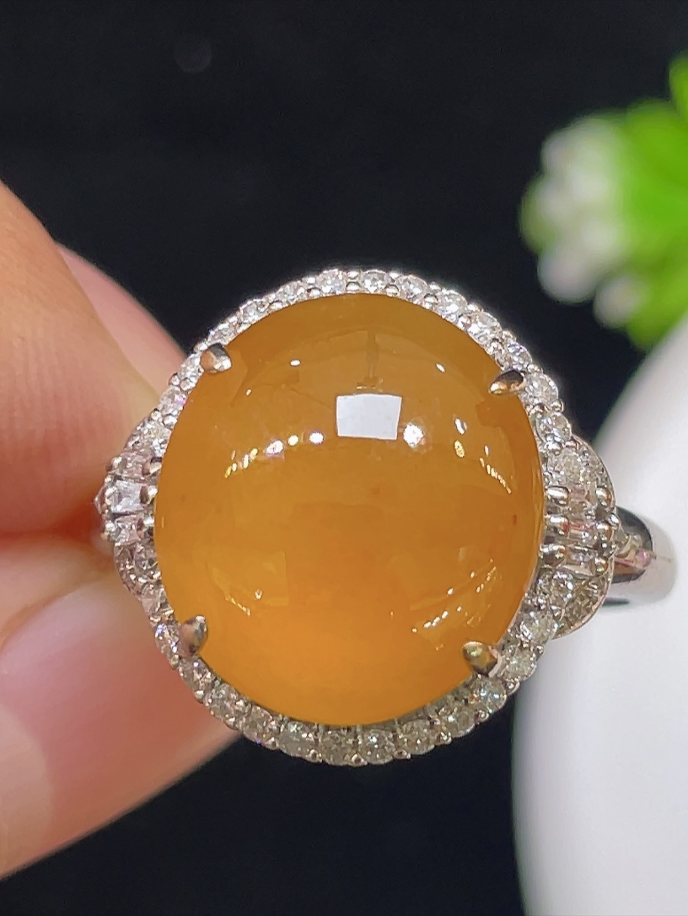 ️【高冰黄翡，戒指】大件饱满，通透水润，玉质细腻，翠色鲜艳，18k金奢华钻石镶嵌️，13.3-11.8-4.0