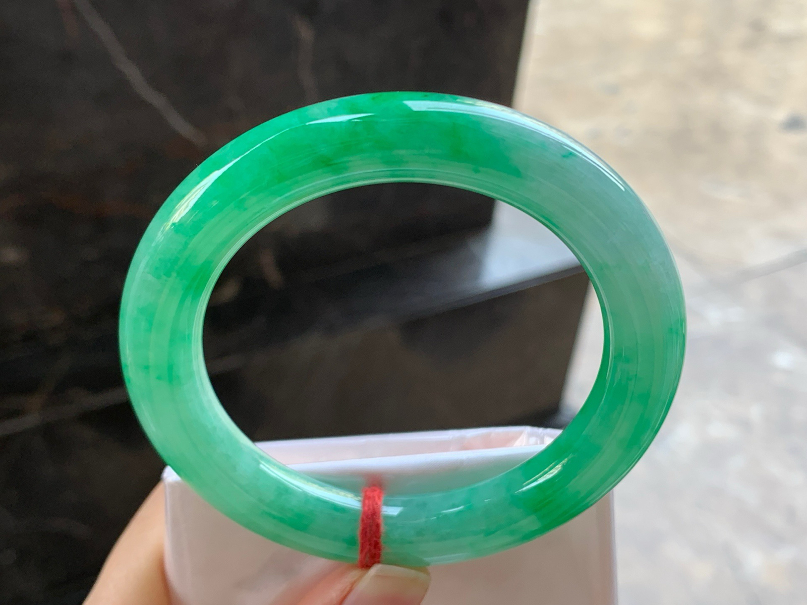 57-11.1

阳绿色圆条手镯^_^色阳