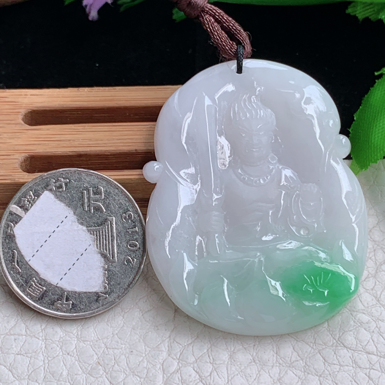 Bg实拍46.5*37*5.3缅甸翡翠白底青飘绿不动明王吊坠