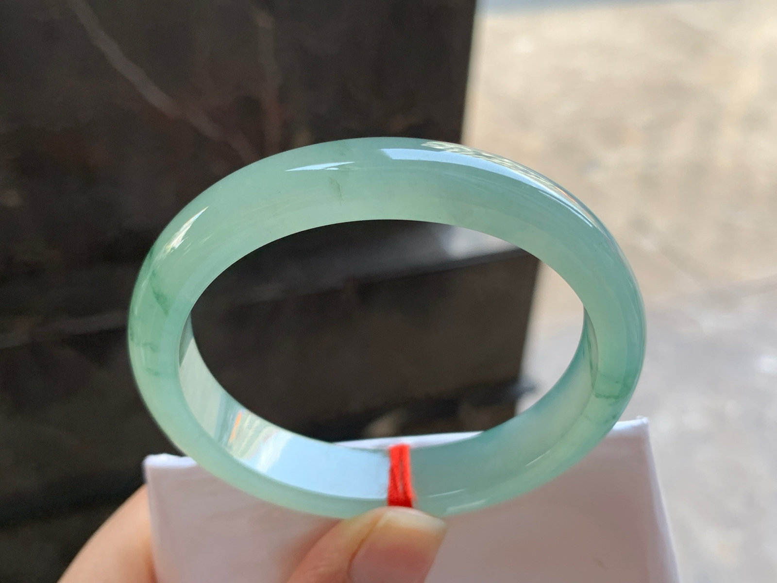 53.4-10.8-7.3

飘花晴水贵妃手镯^_^清新 正圈51可以带