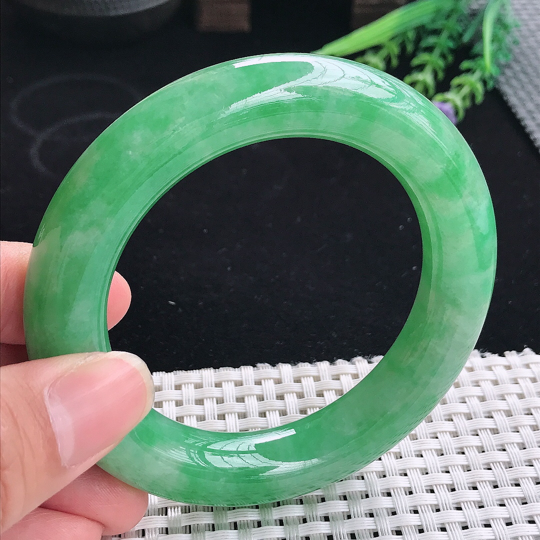 实拍A货翡翠56.5/13/12.8老坑冰润水灵满绿胖圆条手镯翡翠玉镯平安镯