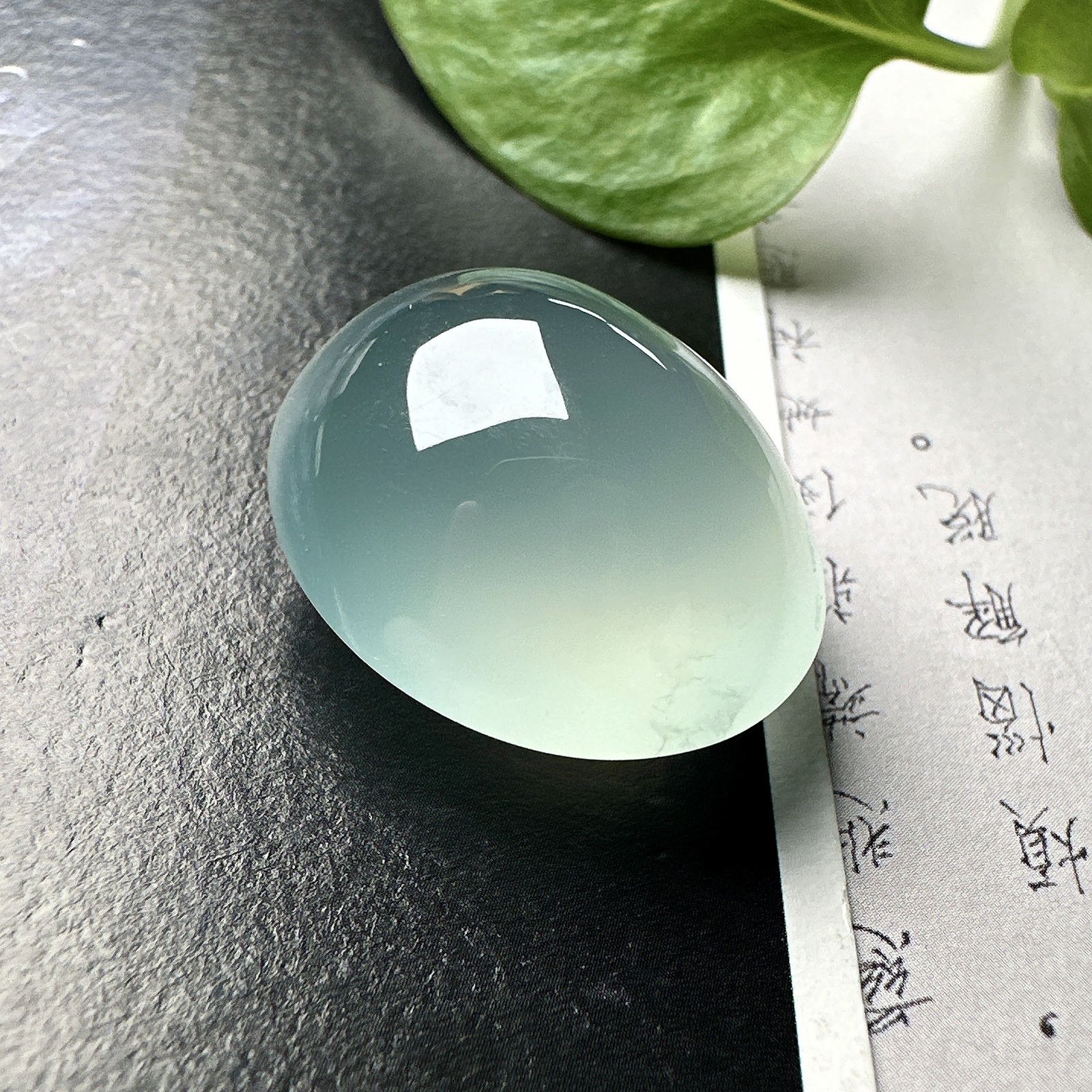 【冰种天空蓝蛋面裸石】大鸽子蛋，种地上乘，冰感十足，通透起光，饱满圆润，收藏品质