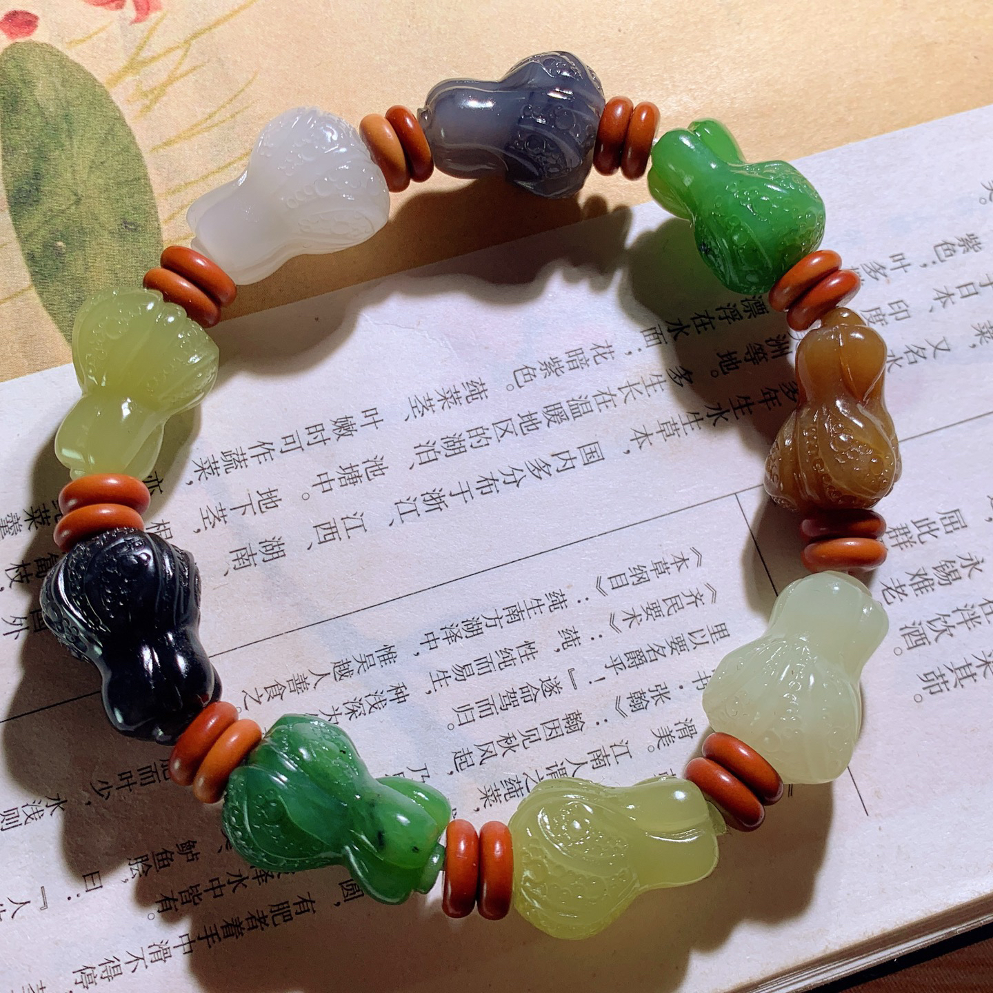 新疆和田玉多宝白菜手串 单颗尺寸19/13/！玉质细腻油润 底色纯净 脂粉好，品质好。lt260420