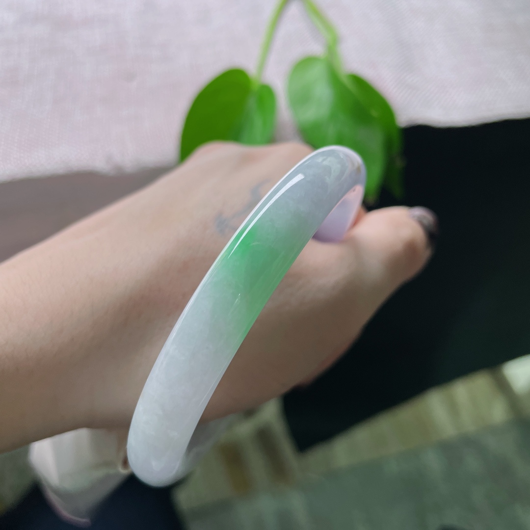 57.2/9.8，春彩圆条，一抹翠色俏丽多姿，佩戴温柔又贵气，皮纹，ss50747a