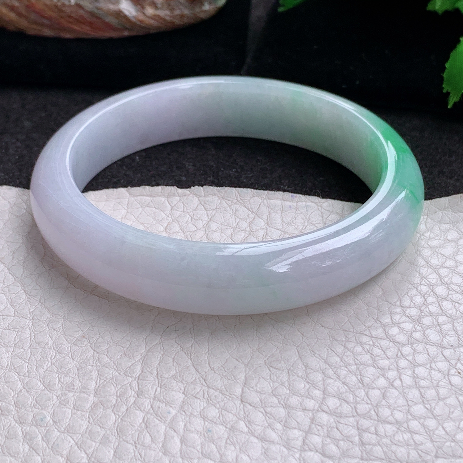 js实拍57*12.7*8平安镯 天然缅甸翡翠a货手镯女款白底青正圈玉镯子