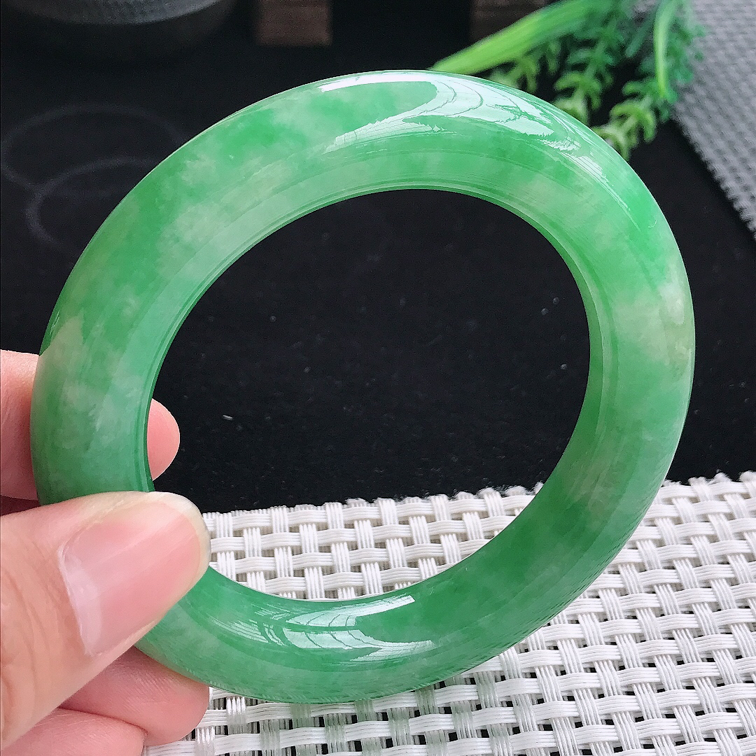 实拍A货翡翠56.5/13/12.8老坑冰润水灵满绿胖圆条手镯翡翠玉镯平安镯