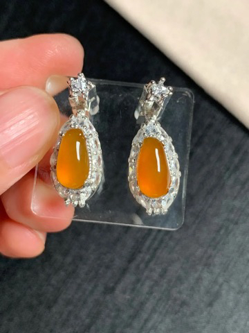 冰黄翡福瓜耳钉 无纹裂，种好色美品相好，颜色鲜艳甜美，老坑种冰透水灵纯净细腻