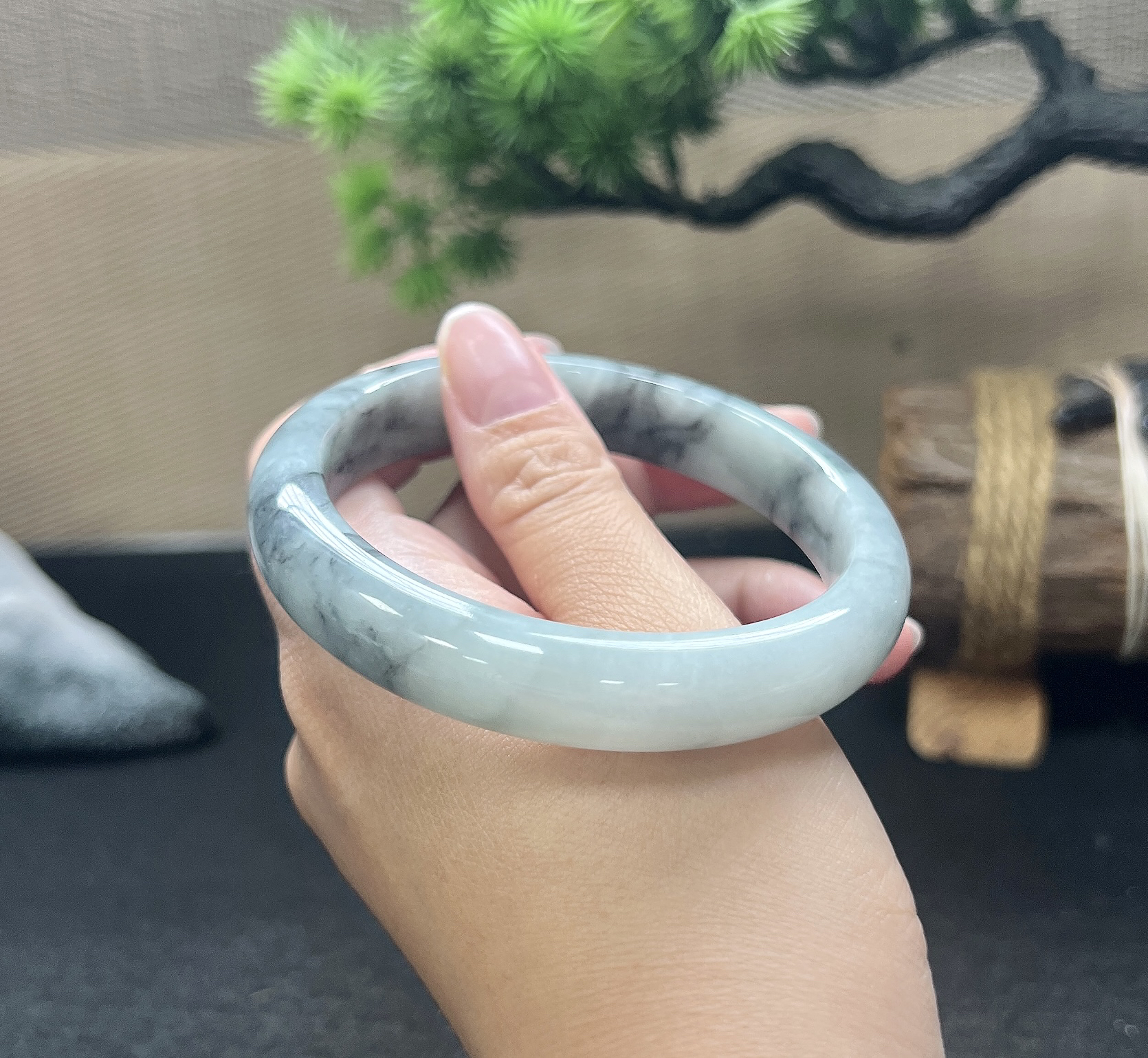 60圈口正圈飘乌鸡手镯