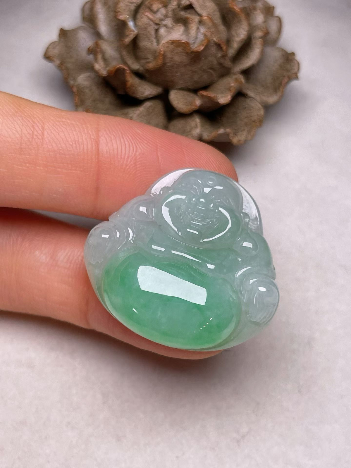 冰糯种飘绿【佛公】吊坠，种水好，玉质细腻 、卖相好‘