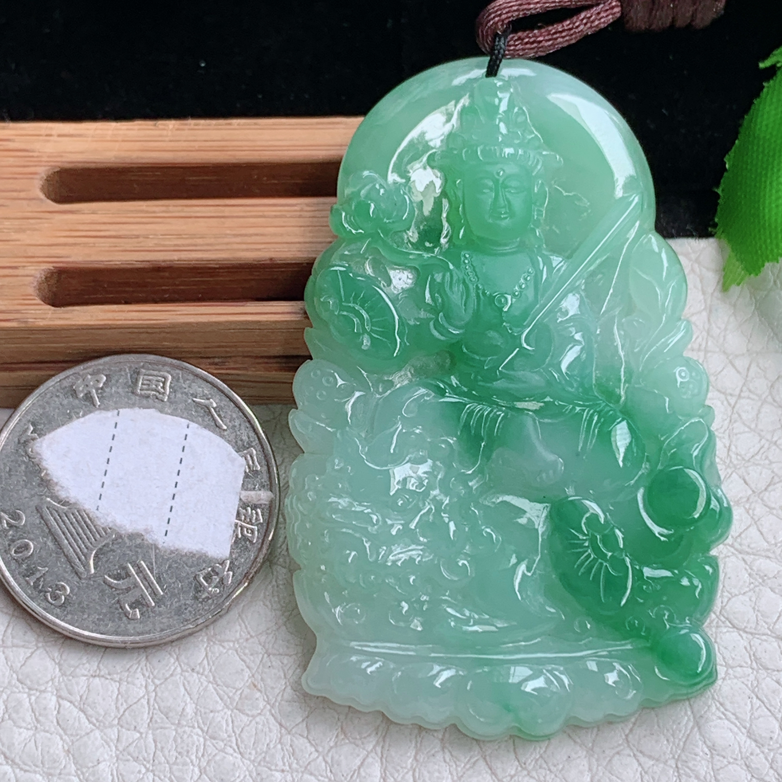 Bg实拍57.5*36.5*6缅甸翡翠飘绿俏雕文殊观音菩萨吊坠生肖守护神玉坠