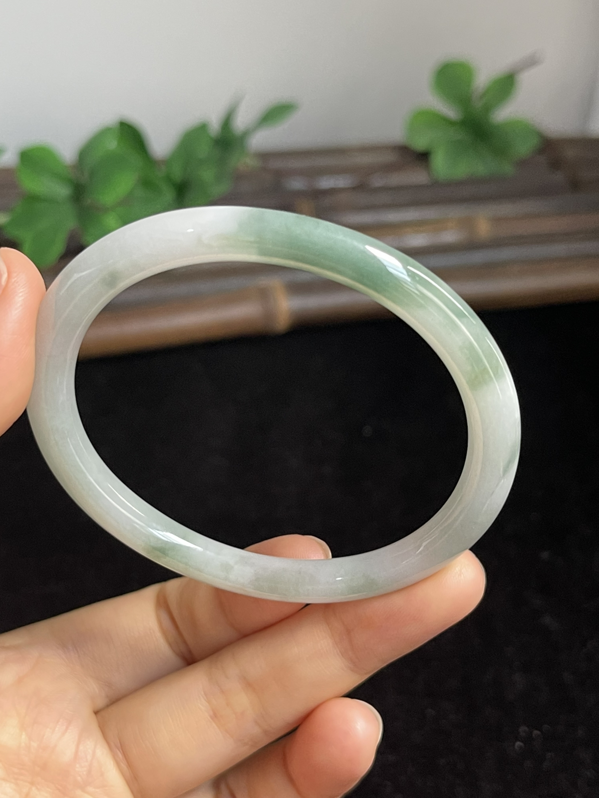 贵妃镯56圈口，翡翠手镯