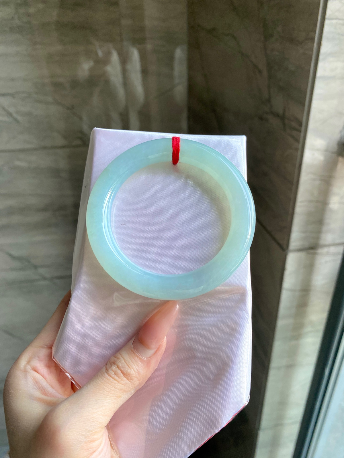 【晴水绿手镯】
尺寸：55.2-10.8-10.7
自然光无滤镜，原图直出