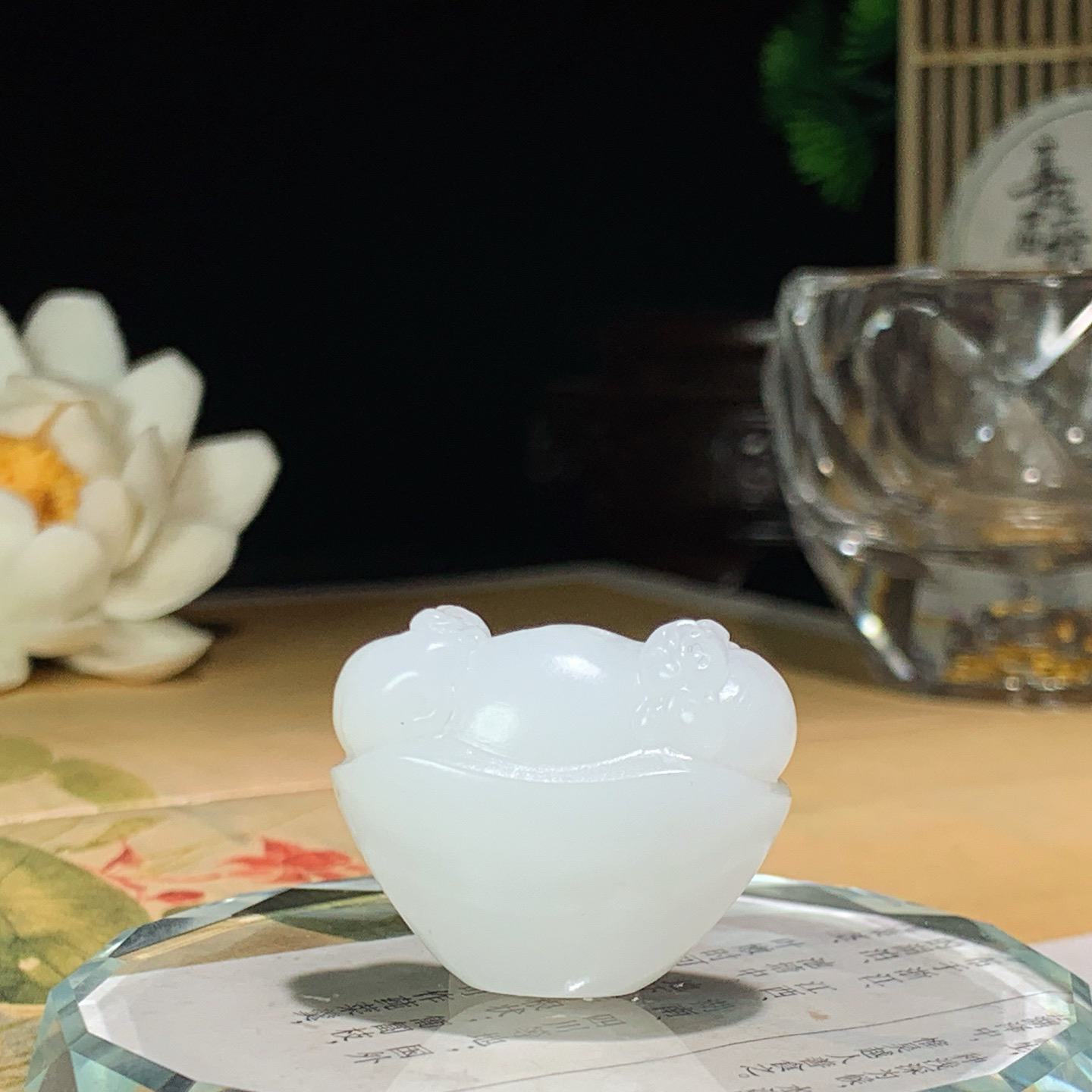 新疆和田玉羊脂白玉福猪挂件 尺寸28/12/22重13.5克！玉质细腻油润 底色纯净 脂粉好，品质好。lt260420