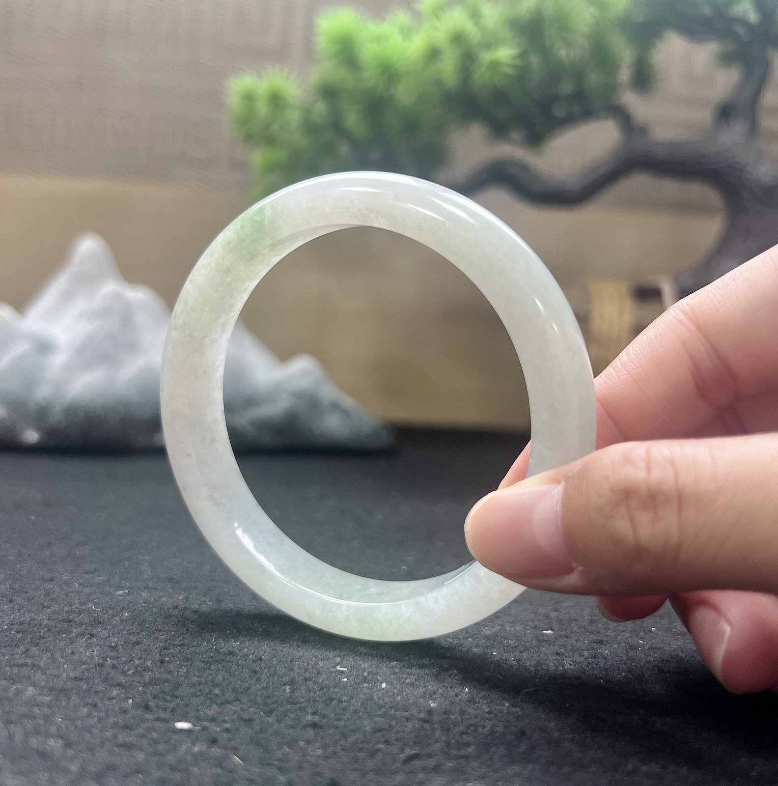 59圈口正圈飘绿手镯