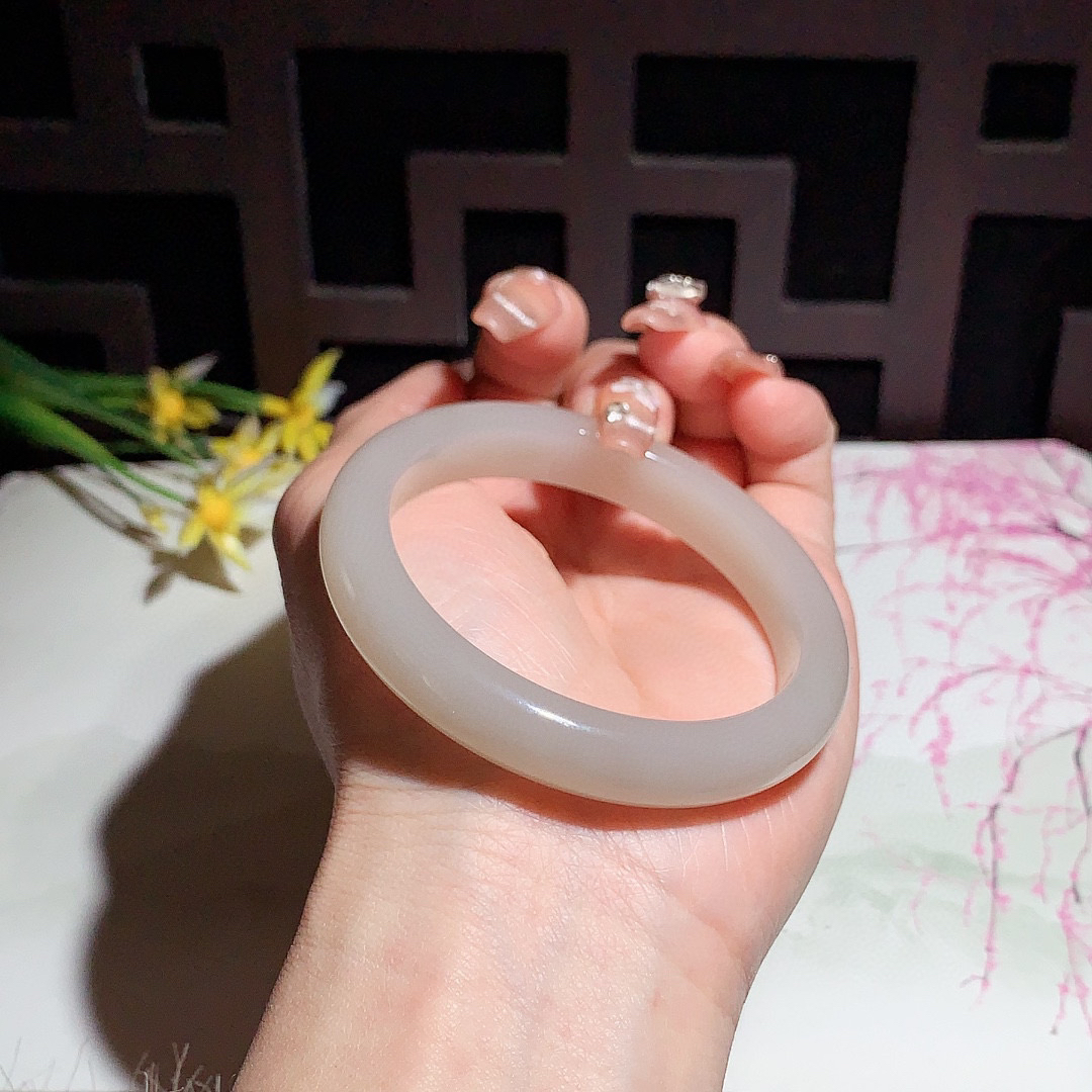 和田玉54圈口藕粉色手镯！玉质细腻油润 底色纯净 无裂无杂 脂粉好，品质好！