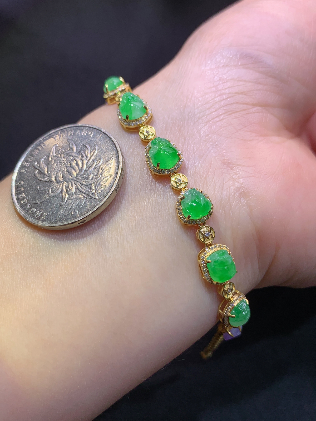 冰阳绿貔貅手链，18k金镶嵌，款式新颖，冰润色阳，种水足，Rh 尺寸6.6*5.3*2.3