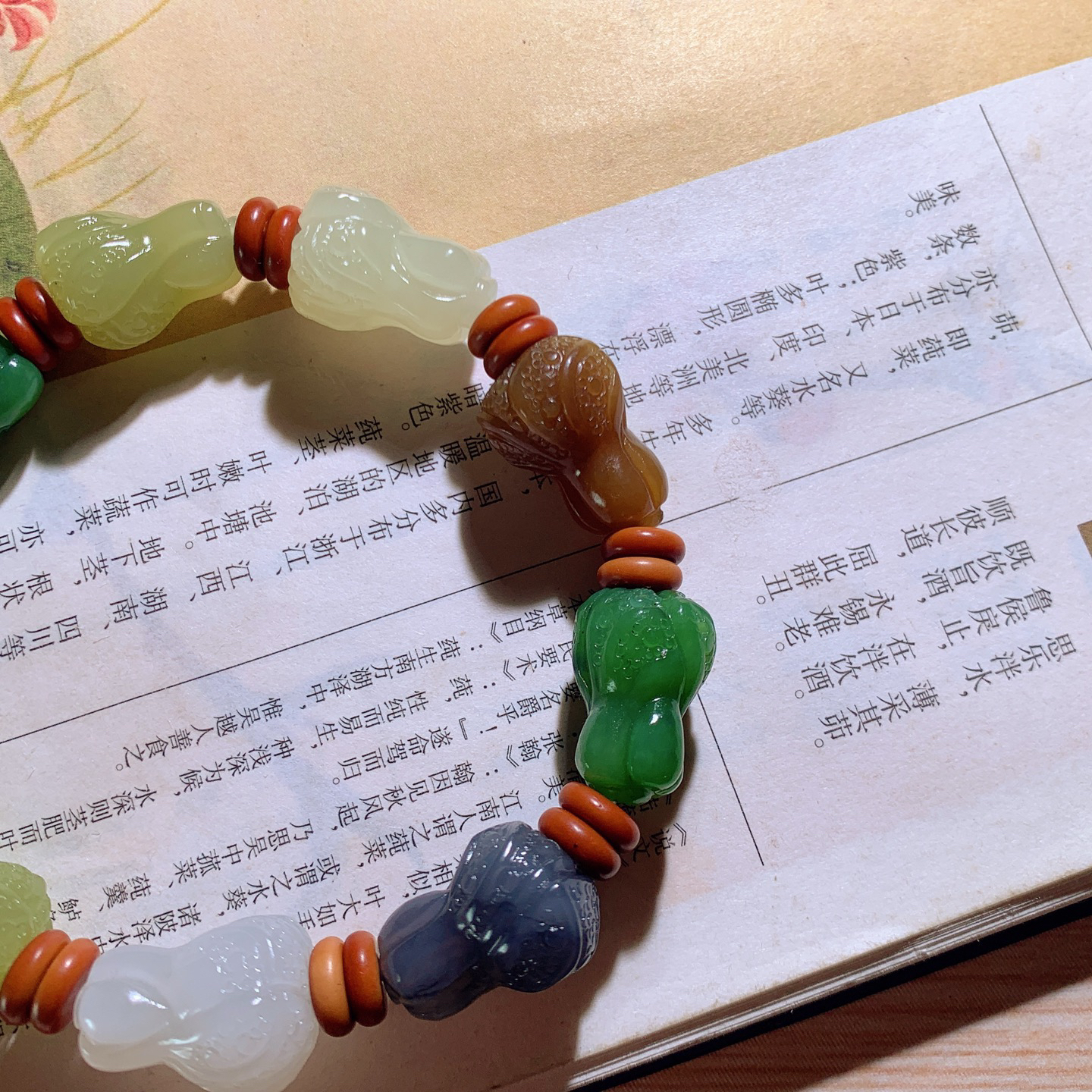 新疆和田玉多宝白菜手串 单颗尺寸19/13/！玉质细腻油润 底色纯净 脂粉好，品质好。lt26042