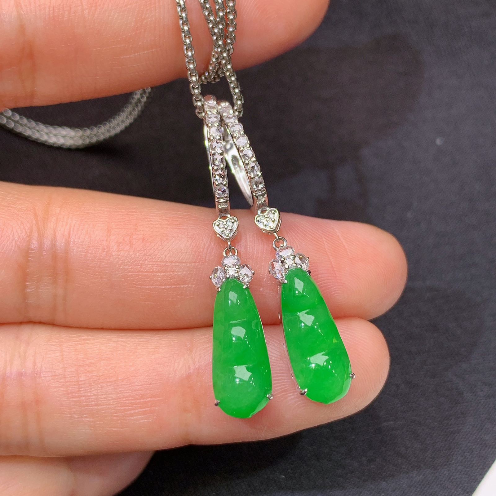 冰阳绿福豆耳坠，18k金镶嵌，简约时尚，冰润色阳，种水足，Cr 尺寸14.3*5.8*2